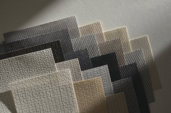 Tkaniny do screenových roliet Minirol môžu byť v rôznych vzoroch a farbách