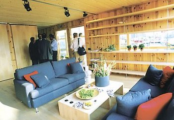 Obr. 4: Drevený masív sa ve Škandinávii používa do zvislých - nosných aj nenosných - konštrukcií, ktoré tiež slúžia ako tzv. akumulačné steny