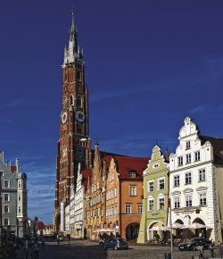 Landshut - zvonica katedrály Svätého Martina je s výškou 130,6 m najvyššou zvonicou na svete. Autor Bjoern Schwarz / Wikimedia Commons
