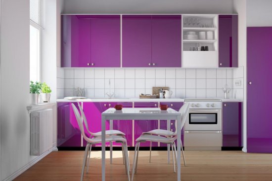 Fialové odtiene sú v kuchyni veľmi moderné. (Zdroj: Shutterstock).