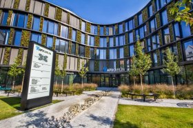 Najväčšou vertikálnou záhradou v strednej Európe je nová, futuristická budova AFI Karlín – BUTTERFLY