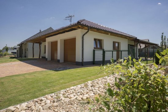 Nízkoenergetický rodinný dom na Morave. Je postavený z kompletného systému Ytong, bez zateplenia. 