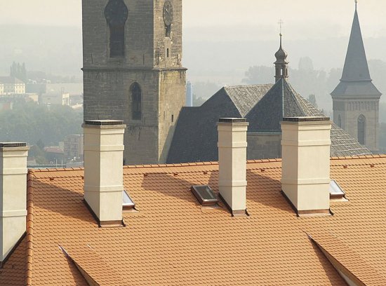 Solara KLASIK je špeciálne strešné okno pre historicky cenné budovy.
Na fotografii budova v Kutnej Hore