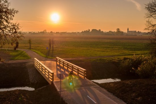 Rekonštrukcia a dobudovanie prístupových komunikácií v archeoparku Mikulčice – Kopčany na slovenskej strane
rekonštrukcia komunikácií, Autor fotografie: Peter Letko 

 