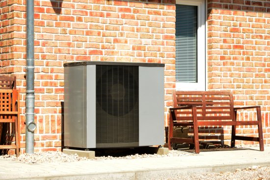 Vhodne zvoleným a kvalitným tepelným čerpadlom môžete váš dom spraviť energeticky maximálne úsporným. Foto: likkipetra, shutterstock