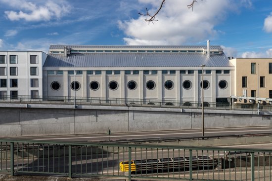 Budovu bývalého sila v Basileji pretvorili architekti z Harry Gugger Studia na kancelárie
