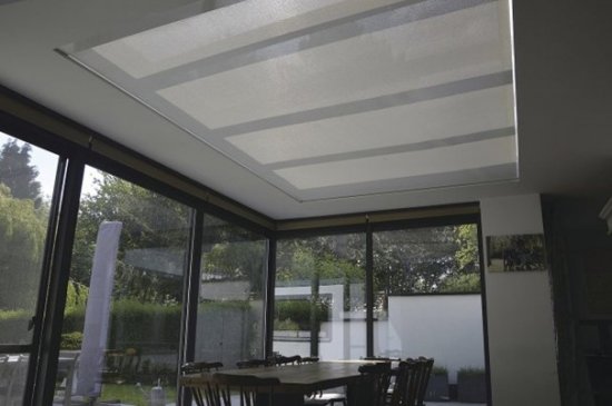 Roleta SY-SKY zatienia aj rozsiahle okenné plochy až o veľkosti 18 m2