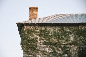 Komín je dobré skontrolovať hneď po skončení vykurovacej sezóny