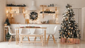 Čaro Vianoc dotvárajú aj správne dekorácie. Tento rok vytiahnite retro fúkané ozdoby alebo sa oddajte tvorivosti