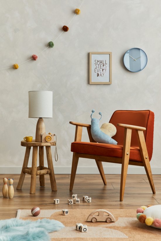 Máloktorý kus nábytku vyzerá s plyšovým čalúnením tak dobre, ako kreslo. Plyšový solitér skvele vynikne napríklad v detskej izbe. Followtheflow, shutterstock.