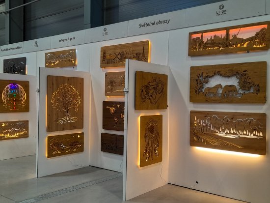 Expozícia spoločnosti Li-Go výrobcu jedinečných svetlených obrazov