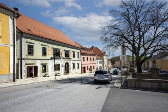 V obci neďaleko Nových Hradov došlo nedávno k zmene dodávateľa propánu. V súčasnosti ich zásobuje Tomegas, firma ktorá takisto dodala potrebné zásobníky na plyn.