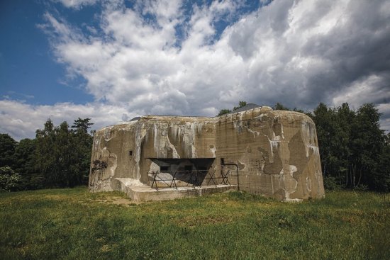 V dolnom poschodí zrubu „Žeriav! Si návštevníci môžu prehliadnuť odborne zreštaurované kresby zo septembra roku 1938, ktorých autorom bol vojak strážneho oddielu, obsadzujúceho objekt pri mobilizácii.  