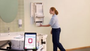 Nový výskum spoločnosti Tork odhaľuje súvislosť medzi čistým a dobre fungujúcim pracoviskom a spokojnosťou zamestnancov