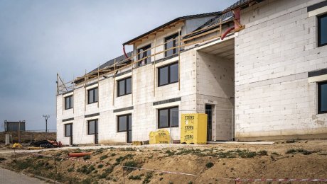 Nový bytový dom v Žarošiciach je postavený z Ytongu a Silky