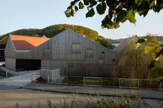 Pohľad na stavbu od ulice. Foto: Filip Beránek