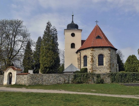 Kostol sv. Klementa na Ľavom Hradci. Foto: Lukáš Kalista, Wikimedia, CC BY-SA 4.0