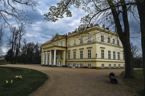 Hrdými nositeľmi empíru sú chotkovský zámok Kačina, nový zámok v Dačiciach aj zámok v Kostelci nad Orlicou (na fotografii). Foto: Matej Muller, Shutterstock