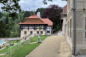 Do Slnečných kúpeľov v Luhačoviciach sa vracia spoločenský život