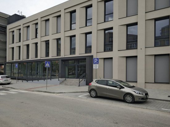 Autorom konverzie SPŠE na Starej Turej na administratívnu budovu a sídlo mestského úradu bol architektonický ateliér Pavlech architekti.