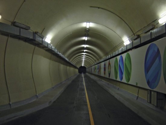 K ďalším podzemným objektom tohto pozoruhodného diela patrí aj systém tunelov s celkovou dĺžkou 12 km. Foto: Peter Kadlec, CC BY-SA 3.0, Wikipedia
