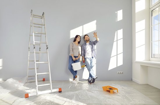 Mnoho profesii pri výstavbe domu dokáže zastať sami. Záleží na vašich schopnostiach a dostatku času. Zdroj: StudioRomantic, shutterstock