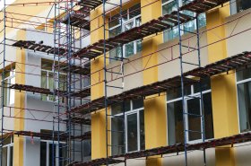 Bratislavský kraj chce modernizovať osem stredných škôl. Vďaka zatepleniu a obnoviteľným zdrojom ušetria na energiách