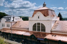 Železničná stanica v Kežmarku prešla obnovou. Zachovala si však svoj historický ráz a dostala novú medenú strechu
