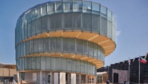 Elegantná špirála z dreva a skla. To je český pavilón na EXPO 2025