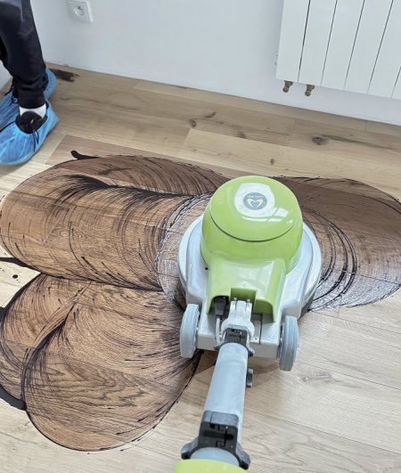 Pre natónovanie novej aj existujúcej podlahy bol použitý olej Pallmann Magic Oil 2K s pridaním farebného koncentrátu Pallmann Pall-X 333 vo farbe Exotic Brown.
