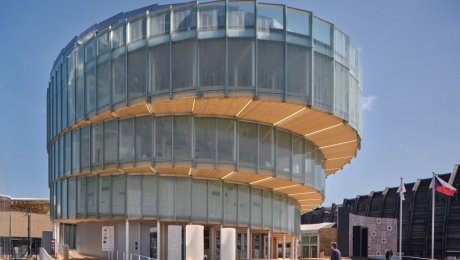 Elegantná špirála z dreva a skla. To je český pavilón na EXPO 2025