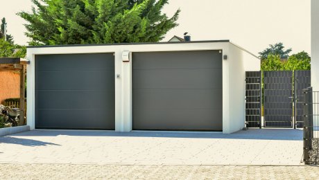 Užší výber, nízka ochrana aj problémy s izoláciou. Prefabrikovaná garáž vyžaduje viacero kompromisov