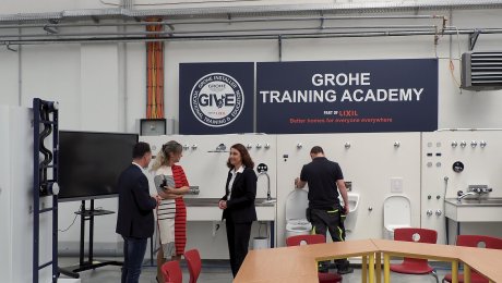 GROHE mení výučbu inštalatérov vďaka programu GIVE