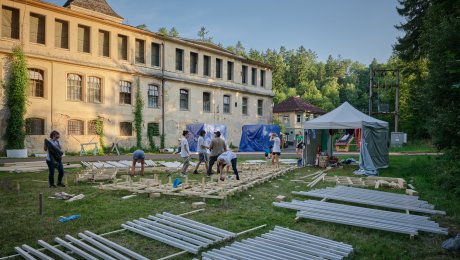 Cabin Fever 2025. Drevo a drobná architektúra v krajine
