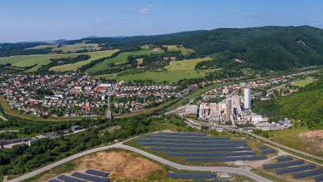 Fotovoltická elektráreň v bývalom lome znižuje emisie CO₂ o tisíce ton ročne