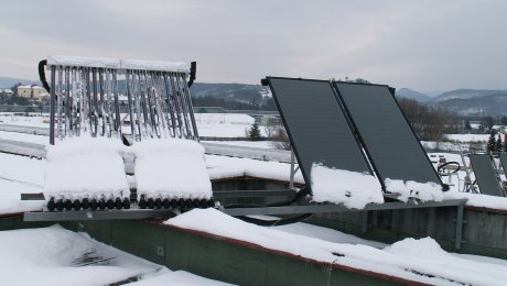 Šetrite svoje financie pomocou termických kolektorov. V zime sa slnečné kolektory väčšinou nemontujú, ale fungujú aj vtedy