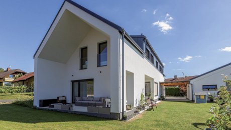 Prvý dom s Doživotnou zárukou HELUZ stojí v Rožnove pod Radhošťom