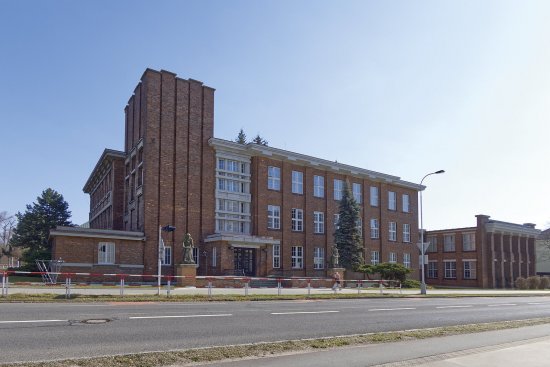 Obr.: Stredná priemyselná škola Hradec Králové