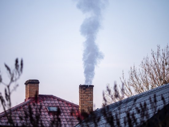 Technické požiadavky na komíny ovplyvňuje mnoho faktorov vychádzajúcich z paliva, výkonu a typu spotrebiča a pod.  Foto: Marek M, shutterstock