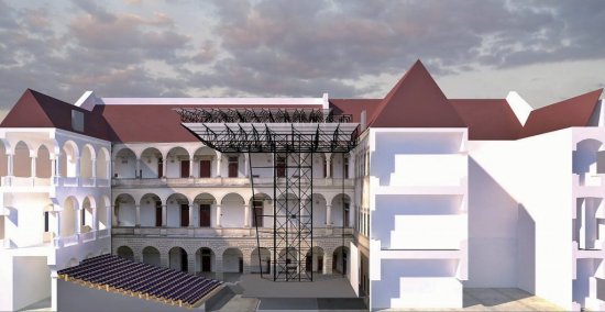 Dolná časť strechy vysoká dva metre je pevne nad javiskom a bude slúžiť k umiestneniu techniky, svetiel a javiskových ťahov. Výsuvná horná časť sa v prípade dažďa vysunie nad hľadisko.  