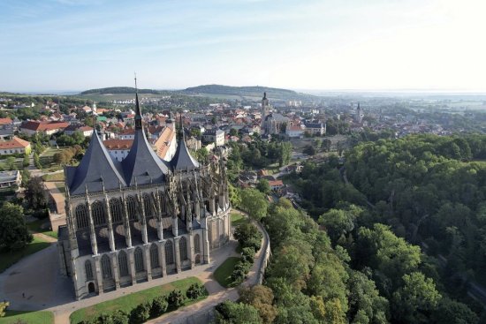 Chrám svätej Barbory, klenot neskorej gotiky a jedna zo štyroch stavieb katedrálneho typu v Stredných Čechách, je spolu s katedrálou Nanebovzatia Panny Márie a svätého Jána Krstiteľa a historickým centrom Kutnej Hory zapísaný na Zoznam svetového dedičstva UNESCO. Foto: Photo Nature Travel, Shutterstock