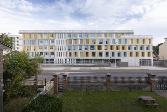 Budovu navrhlo renomované dublinské štúdio DTA Architects. Zdroj: Archív Swisspearl