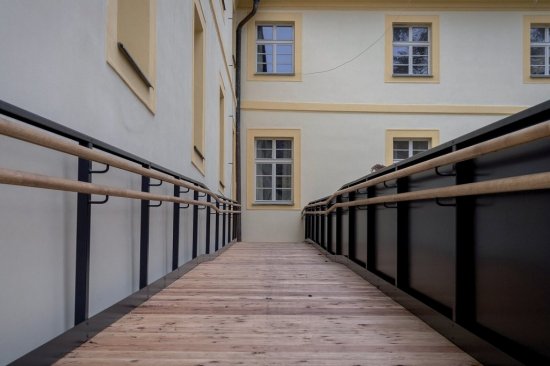 Firma TTK dodala do areálu sv. Alžběty nové drevené okná, ktoré rešpektujú architektonické členenie a štýl pôvodných výplní.  

