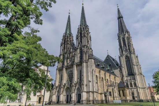 Katedrála svätého Václava, nazývaná tiež dóm sv. Václava, sa nachádza v Olomouci na Václavskom námestí. Foto: Jonas Muscat, Shutterstock