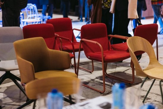 Návštevníci tohtoročného festivalu Designblok sa so stoličkami značky LD Seating stretli nielen v hlavnej expozícii firmy.