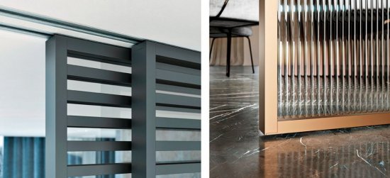 Detail uchytenia dverí IDEALINE HORIZONTAL do posuvu do stropu PREMIUM (vľavo). Detail dverí IDEA – naviazanie na podlahu bez nutnosti prechodovej lišty. Zdroj: JAP FUTURE