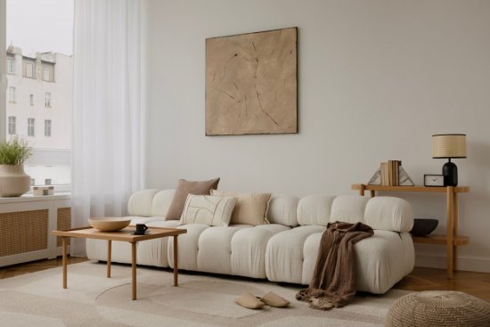 Pokiaľ chcete držať krok s trendmi, stavte na sedačku organických tvarov – dodá interiéru šmrnc a povznesie ho na úplne novú úroveň. Followtheflow, Shutterstock