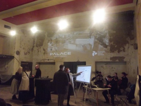 Jedna z najvýraznejších budov Ostravy stojí na prahu premeny, ktorá jej vráti dávnu eleganciu.