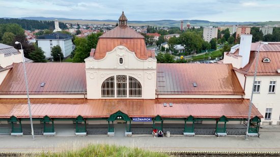 Železničná stanica v Kežmarku si po rekonštrukcii zachovala historický ráz. Zdroj: ŽSR