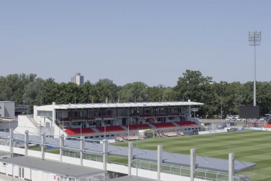 Od februára 2023 futbalisti FK Pardubice hrajú domáce zápasy na zrekonštruovanom štadióne Arnošta Košťála (vďaka CFIG Aréna). Foto: Jiří Hejhálek